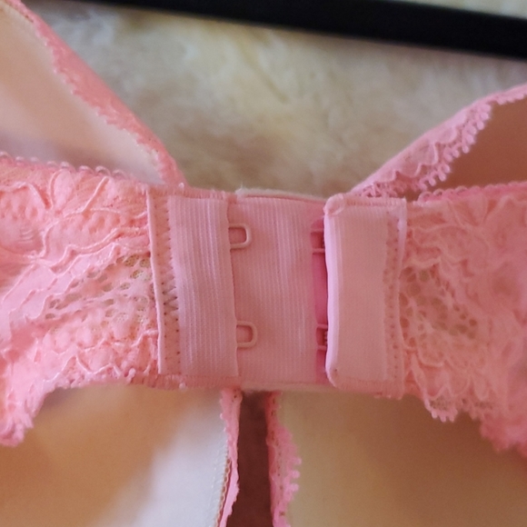 SOLD!! VICTORIA'S SECRET Pink Crystal Bra - 36DD - Picture 5 of 8